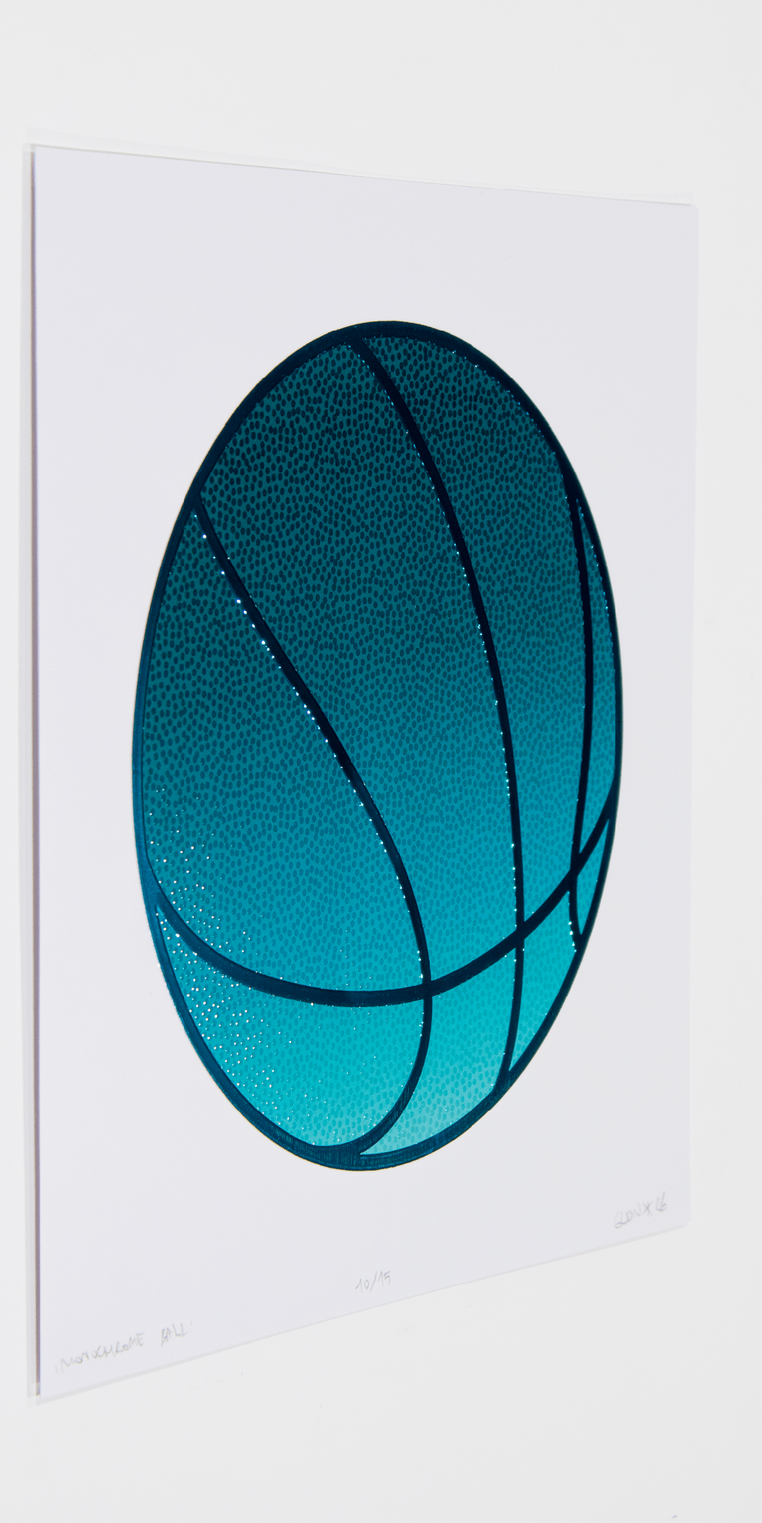 Vertical1_Monochrome_Ball